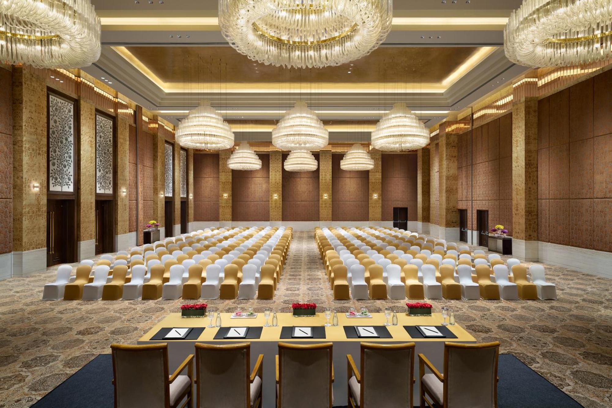 The Leela Gandhinagar Hotel Exterior foto